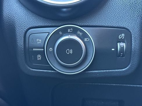 Used 2019 Alfa Romeo Stelvio Base image 31