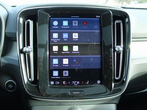 Used 2025 Volvo XC40 B5 Plus image 21