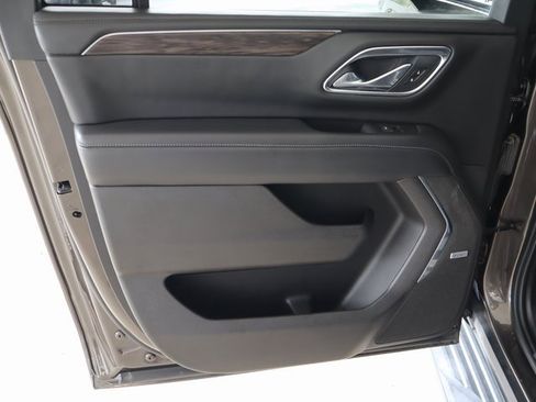 Used 2021 Chevrolet Suburban LT image 38