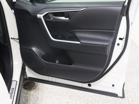 Used 2021 Toyota RAV4 XLE FWD image 34