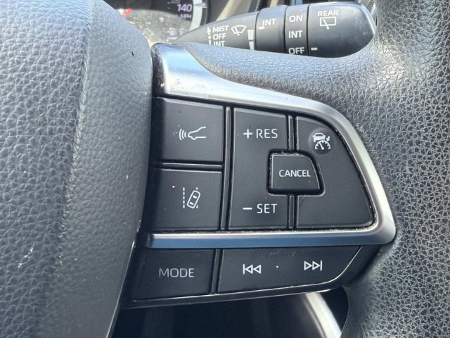 Used 2021 Toyota Highlander L FWD image 25