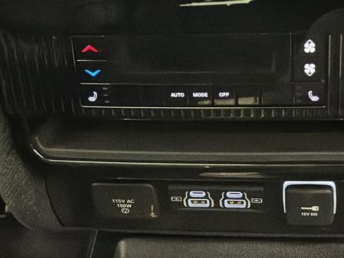 Used 2024 Jeep Wagoneer Series II image 43