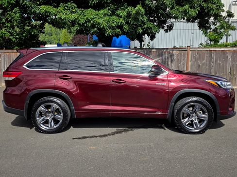 Used 2017 Toyota Highlander Limited Platinum AWD/4WD image 12