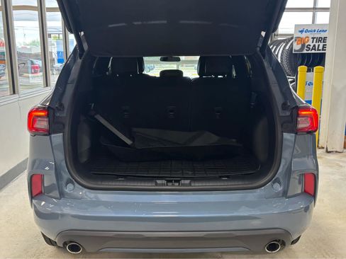 Used 2023 Ford Escape ST-Line Select AWD/4WD image 31