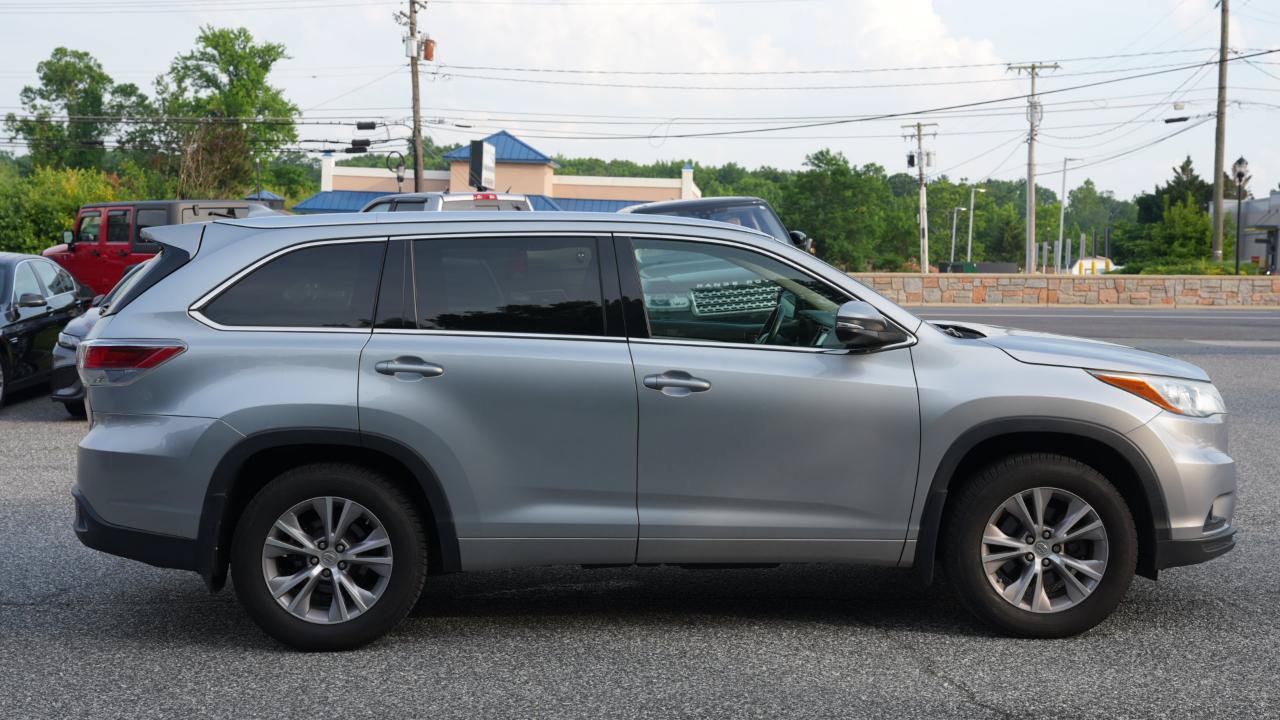 Used 2015 Toyota Highlander XLE AWD/4WD image 4