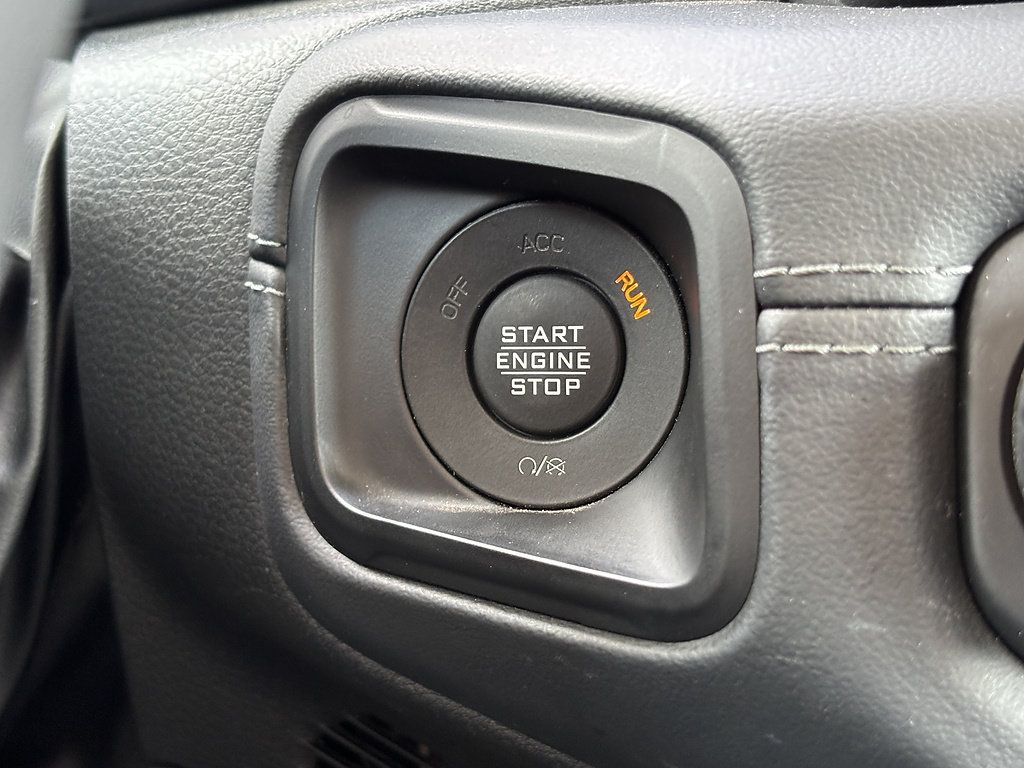 Used 2025 Jeep Wrangler Unlimited Sahara AWD/4WD image 17