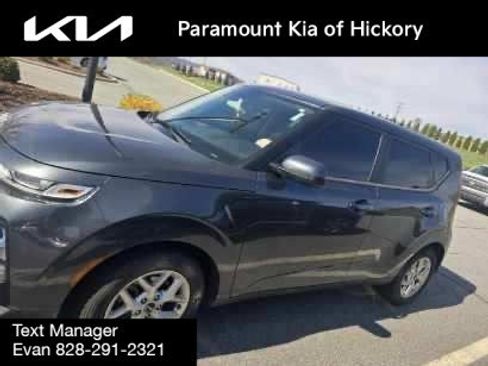 Used 2022 Kia Soul LX w/ Technology Package image 2