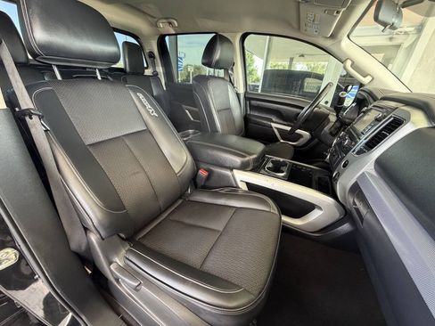 Used 2017 Nissan Titan PRO-4X AWD/4WD image 16