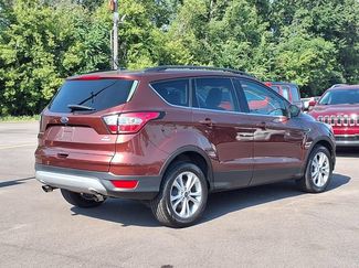 Used 2018 Ford Escape SE w/ Ford Safe & Smart Package FWD video 2