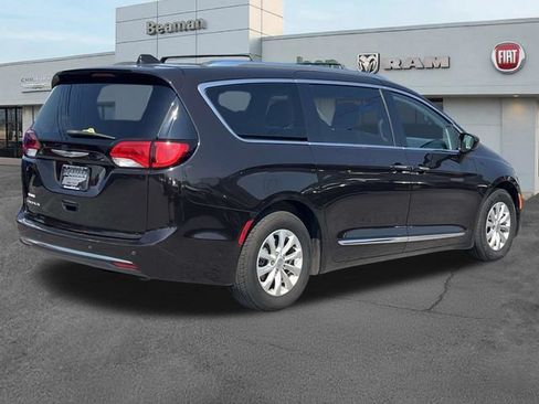 Used 2018 Chrysler Pacifica Touring-L FWD image 7