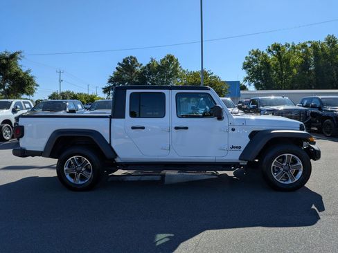Used 2023 Jeep Gladiator Sport AWD/4WD image 2