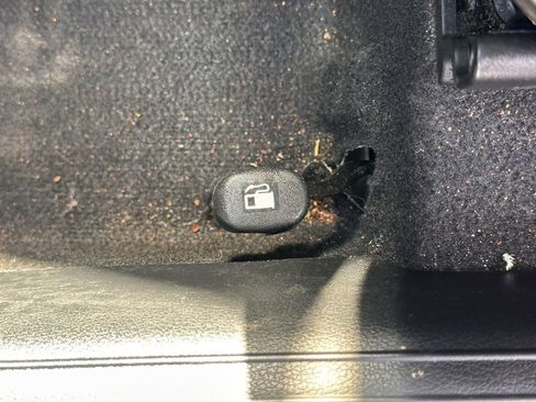 Certified 2025 Hyundai Venue SE image 20