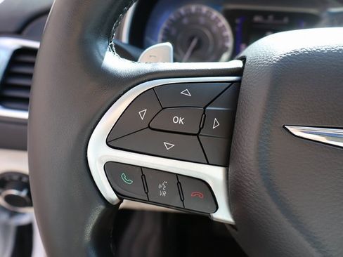 Used 2017 Chrysler 200 Limited Platinum w/ Comfort & Convenience Group image 11