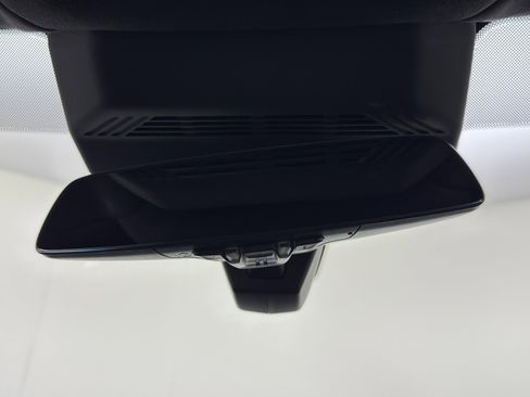 Used 2023 BMW 760i xDrive w/ Executive Package image 37