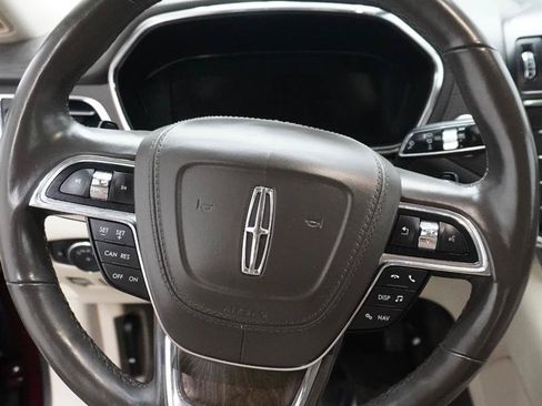 Used 2018 Lincoln Continental Select w/ Continental Climate Package AWD/4WD image 12