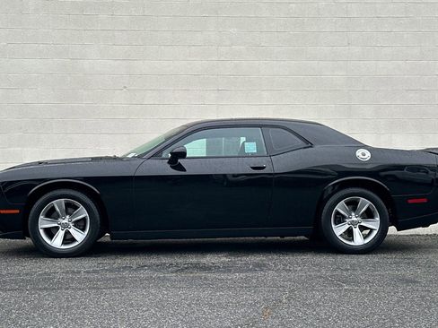 Used 2018 Dodge Challenger SXT image 7