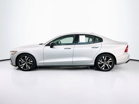 Used 2025 Volvo S60 B5 Core image 4