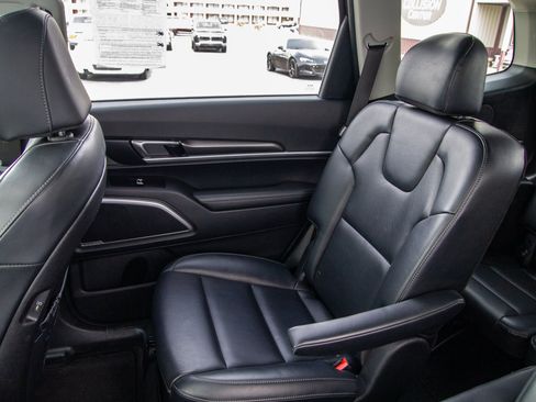 Used 2025 Kia Telluride S AWD/4WD image 28