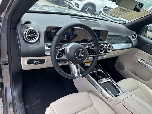 Used 2025 Mercedes-Benz GLB 250 image 7