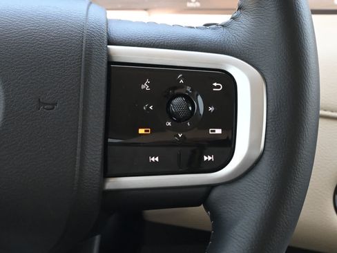Used 2025 Nissan Armada Platinum RWD image 11