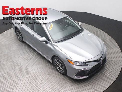 Used 2024 Toyota Camry XLE FWD image 3