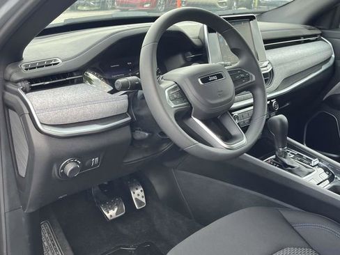 New 2025 Jeep Compass Sport image 9