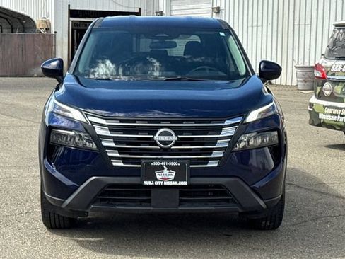 Certified 2025 Nissan Rogue SV AWD/4WD image 9