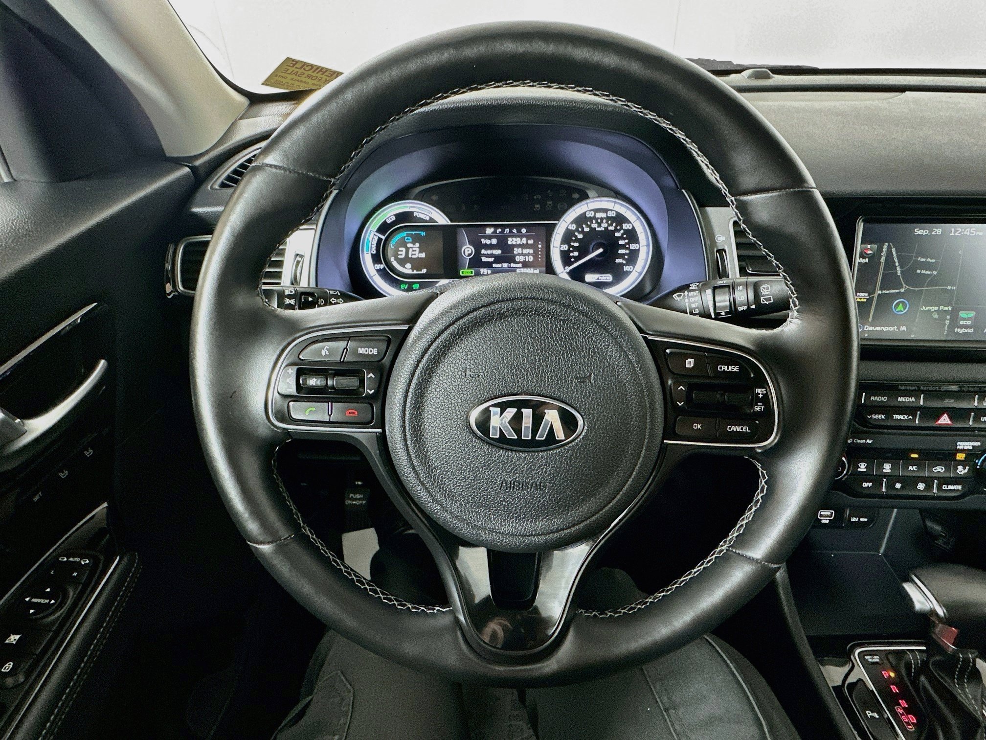 Used 2017 Kia Niro Touring FWD image 11