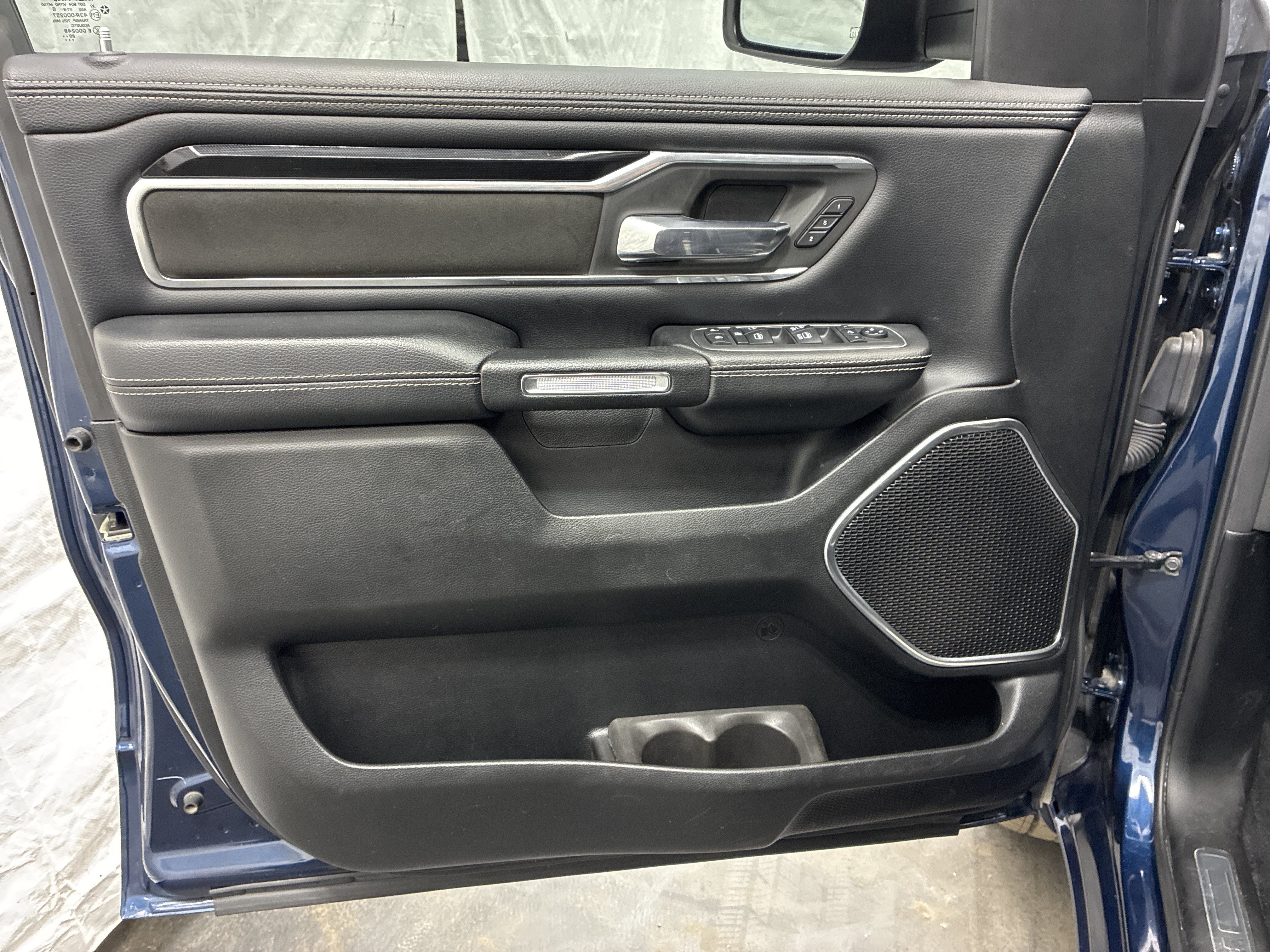 Used 2021 RAM 1500 Laramie w/ Sport Appearance Package AWD/4WD image 15