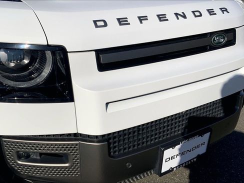 Used 2025 Land Rover Defender 110 X-Dynamic SE AWD/4WD image 30