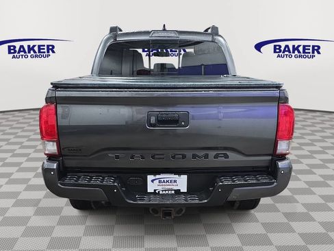 Used 2017 Toyota Tacoma TRD Sport AWD/4WD image 6