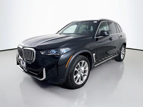 Used 2024 BMW X5 xDrive40i w/ Premium Package AWD/4WD image 3