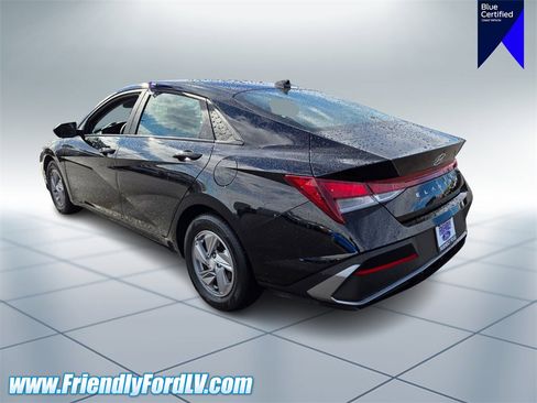 Used 2025 Hyundai Elantra SE image 4