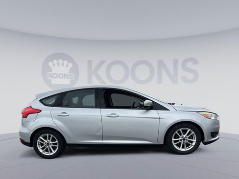 Used 2015 Ford Focus SE w/ SE Cold Weather Package FWD image 8