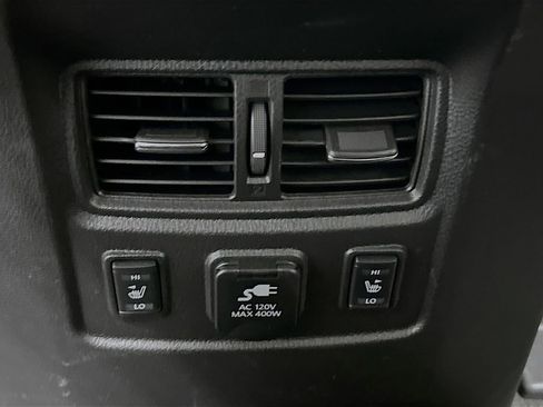 Used 2018 Nissan Titan Platinum Reserve AWD/4WD image 24