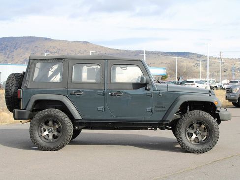 Used 2016 Jeep Wrangler Unlimited Sport image 7