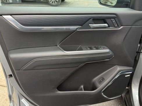 Used 2025 GMC Acadia Elevation image 22