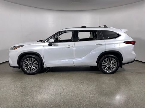 Used 2022 Toyota Highlander Platinum image 6