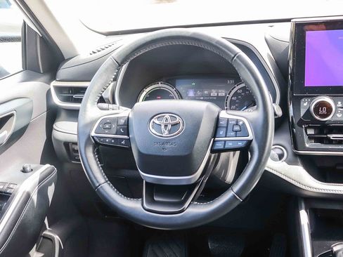 Certified 2024 Toyota Highlander XLE AWD/4WD image 18