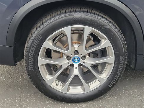 Used 2022 BMW X5 xDrive45e w/ Parking Assistance Package image 6