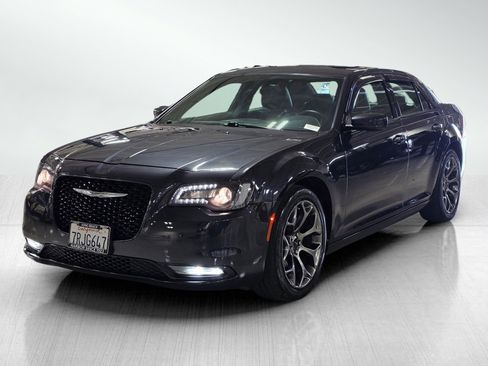 Used 2015 Chrysler 300 S image 3