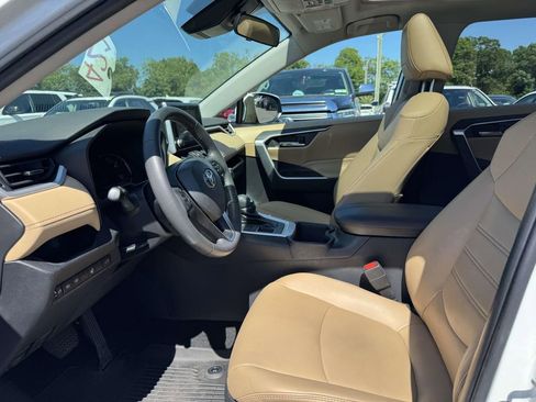 Used 2023 Toyota RAV4 XLE Premium AWD/4WD image 18