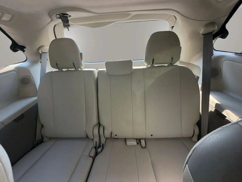 Used 2011 Toyota Sienna Limited w/ Premium Pkg FWD image 22