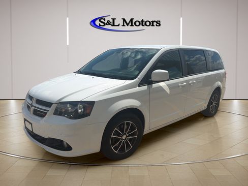 Used 2019 Dodge Grand Caravan GT FWD image 3