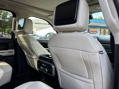 Used 2019 Ford Expedition Platinum RWD image 27