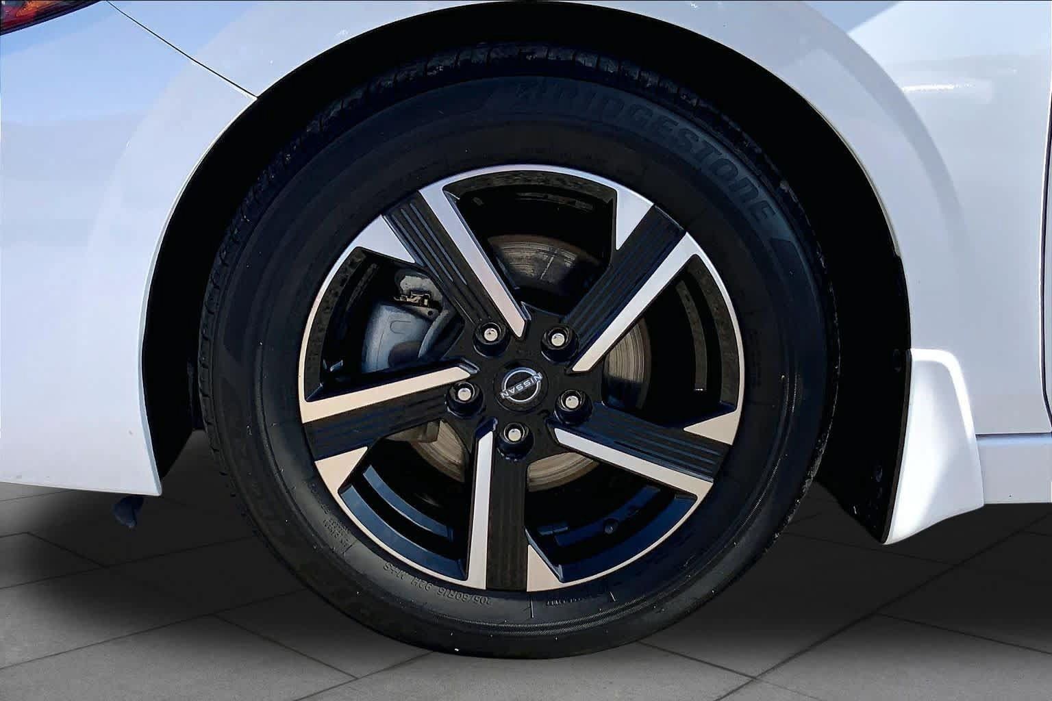 Used 2024 Nissan Sentra SV FWD image 11