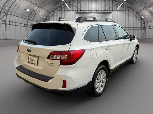Used 2017 Subaru Outback 2.5i Premium image 4