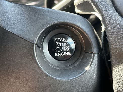 Used 2018 Jeep Compass Latitude w/ Popular Equipment Group AWD/4WD image 10