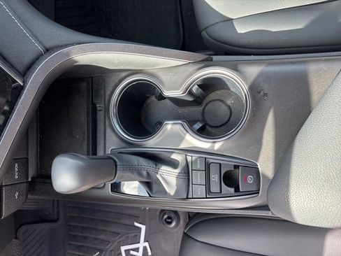 Used 2024 Toyota Camry SE image 19
