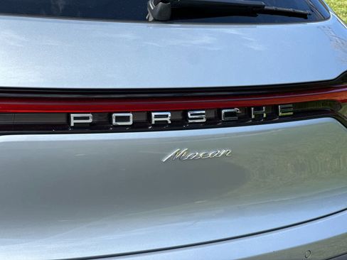 Certified 2025 Porsche Macan AWD/4WD image 32